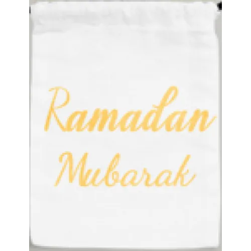 Gold Ramadan Mubarak text on a white surface for Ramadan Mubarak gebaksdoos