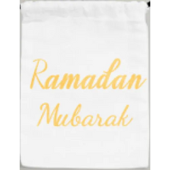 Gold Ramadan Mubarak text on a white surface for Ramadan Mubarak gebaksdoos