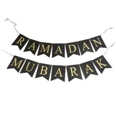 Zwarte en gouden vlaggenlijn met Ramadan Mubarak, perfect voor je mubarak letterslinger