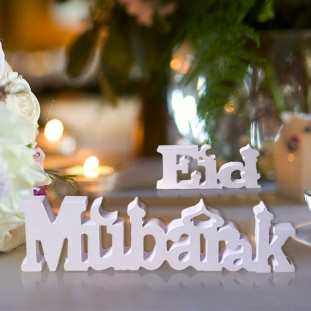 Houten letters 'Eid Mubarak'
